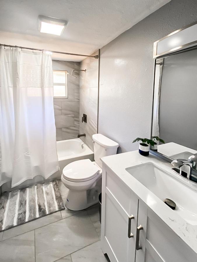 Sarasota Modern, Spacious, Comfy, Queen Beds, Backyard Rental Exterior photo